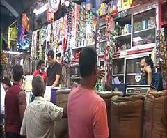 বাজারে অমিল মুড়ি, চড়া দাম ডালের, নদিয়ায় ফেলা হল লিটার লিটার দুধ