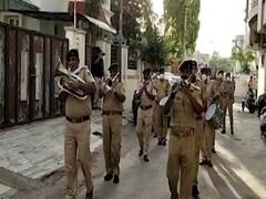 Tikamgarh: SDOP sings a song to reduce tension