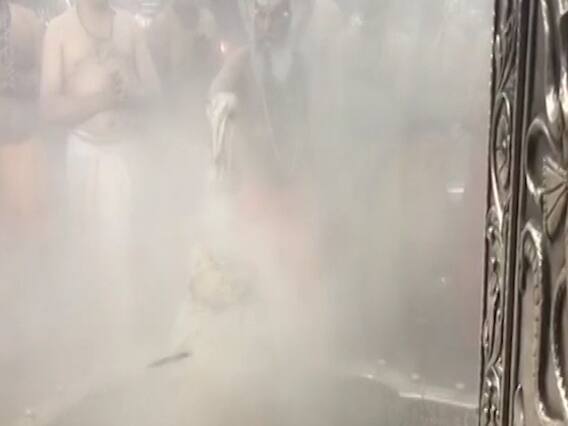 Coronavirus: बिना भक्तों के महाकाल की भस्म आरती, मंदिरों में दिख रहा असर