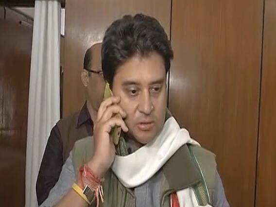 सिंधिया ने छोड़ा 'हाथ' का साथ, एमपी से कांग्रेस सरकार साफ?