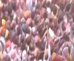 দেখুন, কৃষ্ণভূমি মথুরা-বৃন্দাবনের হোলি খেলা