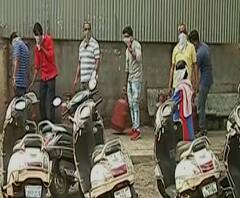 Coronavirus Update | पुण्यात सिलेंडरसाठी नागरिक शांततेत रांगेत; नागरिकांकडून सोशल डिस्टन्सिंगचं पालन