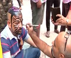 Holi Special | ठाण्यात धुळवडीला कमी उत्साह; फेस पेंटिंगसाठी उपवन तलावाजवळ तरूणाईची गर्दी