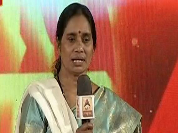 'मुझे मेरी बेटी से प्रेरणा मिलती है'- निर्भया की मां Asha Devi; Smriti Irani ने किया सम्मानित | ABP Shakti Samman
