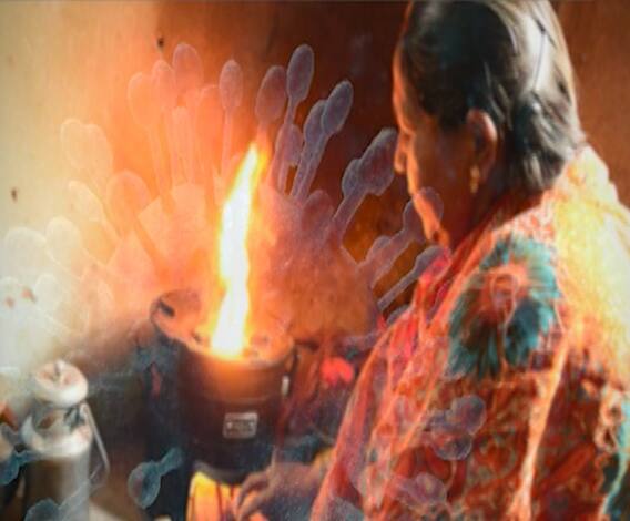 Coronavirus | कोरोनाच्या धास्तीनं पुण्यातील मुलाची चिंता करणाऱ्या आईची कहाणी, मनाला चटका लावणारा फोन 