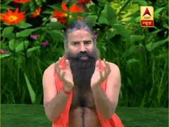 Baba Ramdev: '1 मिनट तक सांस रोक सकें तो कोरोना नहीं है'