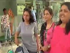 કોરાના કહેરના કારણે લોકો ખરીદી કરવા ઉમટ્યા, શું કહી રહી છે અમદાવાદની મહિલાઓ