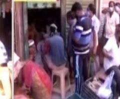  মানিকতলা বাজারে পারস্পরিক দূরত্ব বজায় রাখার নিয়ম ভাঙার ছবি, গা ঘেঁষাঘেষি করে কেনাকাটা