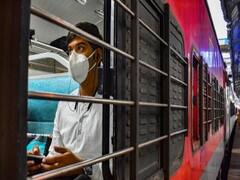 કોરોના વાયરસની અસરઃ મુંબઈમાં લોકલ ટ્રેનોમાં ભીડ ઓછી જોવા મળી, જુઓ વીડિયો