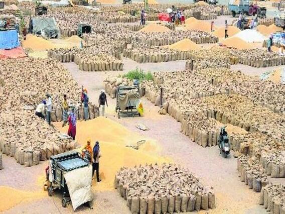 ગાંધીનગરઃ ખાનગી ગોડાઉનમાંથી સરકારી અનાજનો જથ્થો મળી આવ્યો, જુઓ વીડિયો