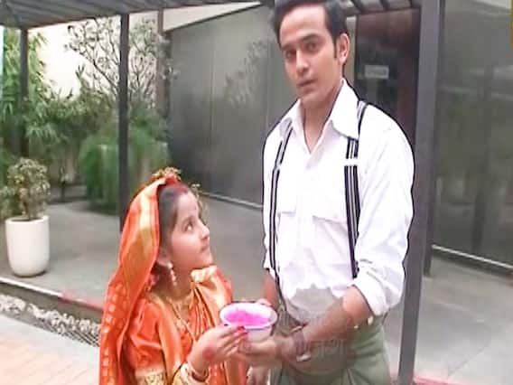 Barrister Babu: Little Bondita and Anirudh reach Bhopal, play Holi
