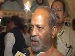 Madhya Pradesh crisis: 106 BJP MLAs reach Raj Bhawan, demand floor test