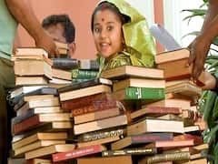Barrister Babu: Little Bondita stuck amid books