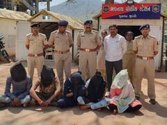 જૂનાગઢઃ હની ટ્રેપના કેસમાં ત્રણ યુવતી સહિત પાંચની ધરપકડ, જુઓ વીડિયો