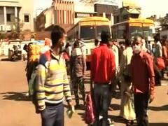 Lock Down: चारबाग बस अड्डे पर जमा यात्रियों की भीड़, बस संचालन रोका गया, भेजा जा रहा दूसरे बस स्टैंड