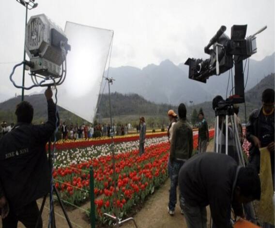 করোনা সতর্কতায় বলিউডে সিনেমা, সিরিয়াল, ওয়েব সিরিজের শ্যুটিং বন্ধ