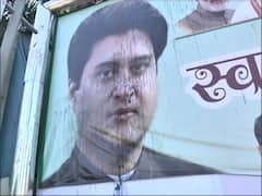 Ground Report: भोपाल में सिंधिया का पोस्टर फाड़कर पोती गई कालिख