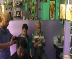 Unique Salon | भांडुपमधील 'सलून वाचनालय', वाचन संस्कृती टिकवण्यासाठी अनोखा उपक्रम