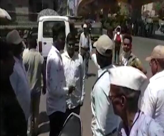 Pimpri Chinchwad | रस्त्यावर थुंकल्यास पिंपरी-चिंचवड पालिकेची कारवाई, आतापर्यंत 100 नागरिकांना दंड