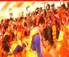 দেখুন, পাটুলিতে রঙের উৎসবে মাতোয়ারা আট থেকে আশি