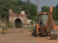 અમદાવાદઃ ગીતા મંદિર સામે હેરિટેજનો દરવાજો તોડવાને લઈ કંપનીને ફટકાર્યો 25 લાખનો દંડ, જુઓ વીડિયો 