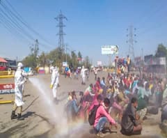 ‘অমানবিক’! যোগী রাজ্যে ঘর ফেরত শ্রমিকদের ওপর জীবাণুনাশক স্প্রে, আগুনে পুড়ে যাওয়ার মতো যন্ত্রণা - আরও খবর ৭ টায় বাংলায়