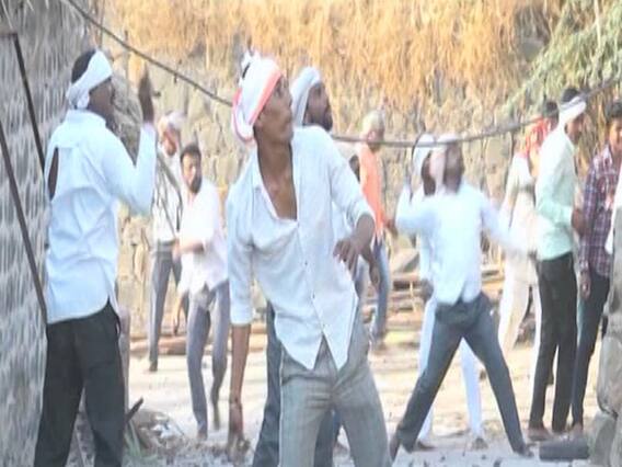 Maharashtra: बारिश के लिए सोलापुर में खेली जाती है खून वाली होली, देखिए