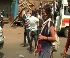 Special Report | पोटात लेकरू आणि मैलोंची पायपीट, पायी निघालेल्यांमध्ये गरोदर महिलांचाही समावेश