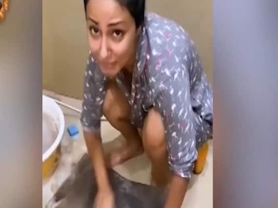 Hina Khan cleans her doormat to pass time during lockdown