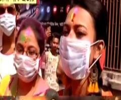 টালাপার্ক প্রত্যয়ে করোনা-আতঙ্কে মাস্ক পরে হোলি খেলা! 