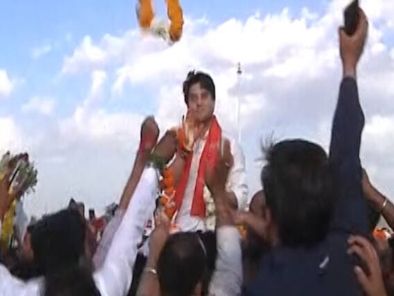 Jyotiraditya Scindia पहुंचे Bhopal, क्या सरकार बचा पाएंगे Kamal Nath? Seedha Sawal