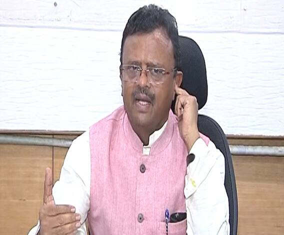 Rajendra Shingane | काळाबाजार, जास्त किंमतीत मास्क विक्री करणाऱ्यांवर कारवाई : डॉ. राजेंद्र शिंगणे