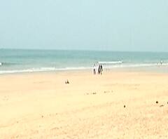 #CoronaEffect on Tourism | गणपतीपुळे बीचवर अवघे 40-50 पर्यटक, मंदिरही दर्शनासाठी बंद | रत्नागिरी