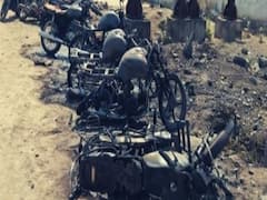 નવસારીઃ પે એન્ડ પાર્કમાં બાઇકમાં લાગી આગ, મચી અફરા-તફરી, જુઓ વીડિયો