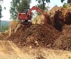 Sand Mafia | बेकायदेशीर गौण खनिज उत्खनन सुरू असताना धाड; महसूल विभागाच्या कारवाईत दीड कोटींची वाहनं जप्त