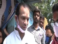 Coronavirus: पटना में Tej Pratap ने लोगों में बांटे मास्क, Nitish सरकार पर साधा निशाना