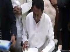 MP government in crisis as Scindia takes off with 19 MLAs