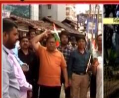 হ্যান্ড স্যানিটাইজার ও মাস্কের কালোবাজারির অভিযোগে টালিগঞ্জে কংগ্রেসের বিক্ষোভ 