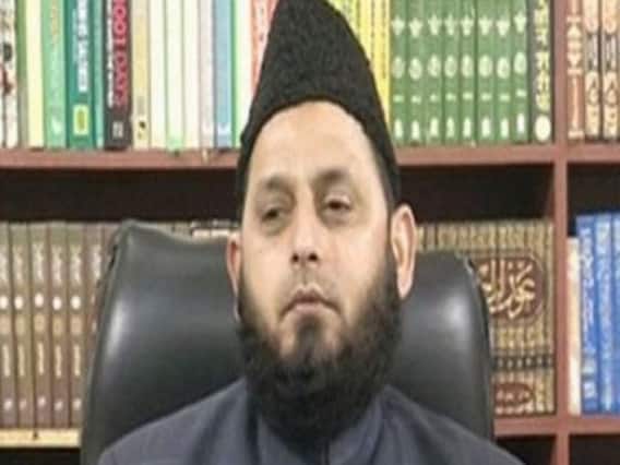 Corona: जुमे की नमाज से पहले मुस्लिम धर्मगुरु की अपील- खांसी, बुखार हो तो मस्जिद न जायें