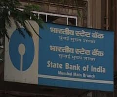 আবার ফিক্সড ডিপোজিটের সুদে কোপ, মাথায় হাত প্রবীণ নাগরিকদের