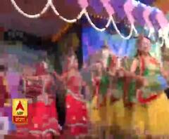 Mathura : Mathura में फूलों की Holi से हुई रंग के इस त्योहार की शुरुआत