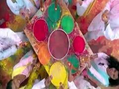 Namaste Holi: देखिए बॉलीवुड ने कैसे बढ़ाई होली की रंगत