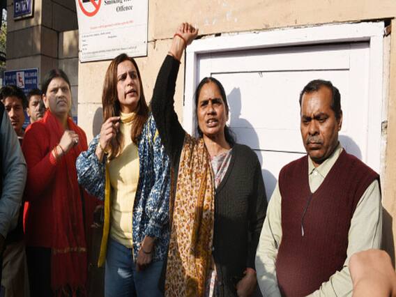 Nirbhaya's parents express their feelings just few hours before convicts' hanging