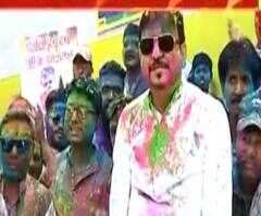 রঙের উৎসবে সম্প্রীতির বার্তা বিধায়ক সুজিত বসুর