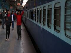 Ground Report: ट्रेनें रद्द करने के फैसले के बाद दिल्ली, मुंबई और लखनऊ के रेलवे स्टेशन पर कोरोना का असर