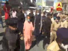 Lucknow में पलायन करने वालों से मिले CM Yogi Adityanath