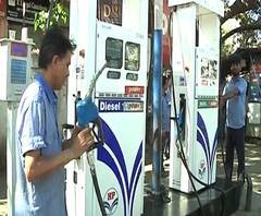 Excise duty on Petrol diesel | कमी होणाऱ्या तेलाच्या किंमतीचा सामान्यांना का फायदा नाही? 