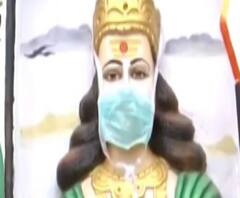 করোনায় ছাড় নেই আরাধ্য দেবতারও, প্রয়াগরাজে ঈশ্বরমূর্তিকেও পরানো হল মাস্ক