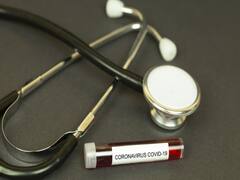 Corona से निपटने में मदद के लिए दुनियाभर में डॉक्टरों और नर्सों की हो रही तारीफ