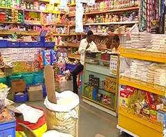 #CoronaVirus कोरोनामुळे शहरं ठप्प होण्याची नागरिकांना भीती, सुपर मार्केटमध्ये खरेदीसाठी गर्दी